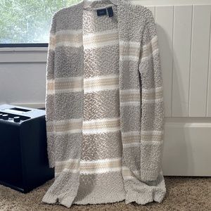 Daytrip cardigan. Cream and white colors. Knit. Perfect for fall!